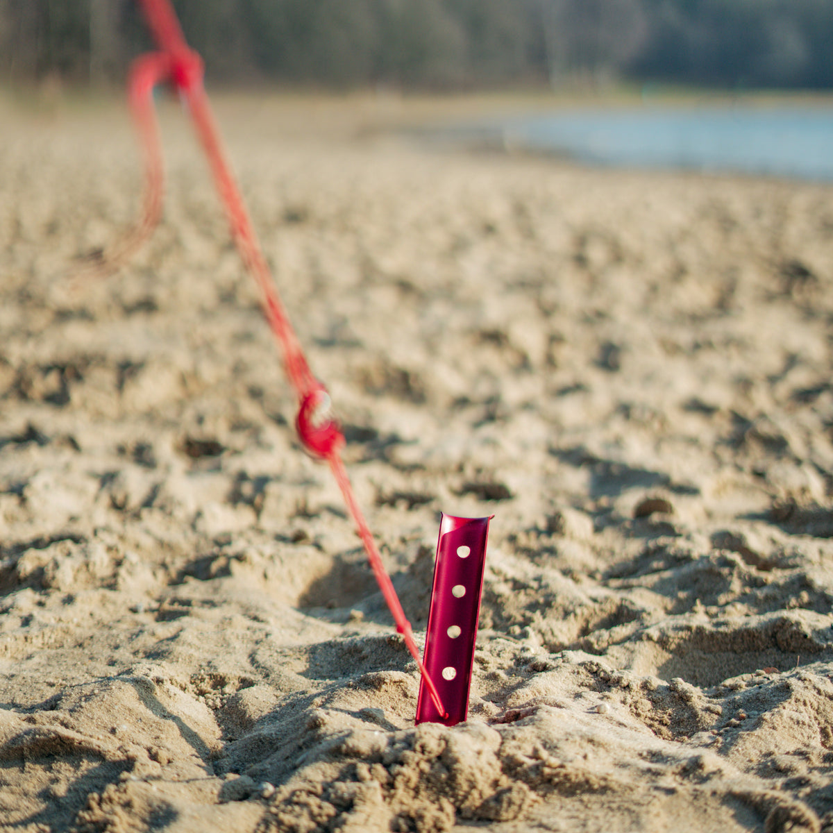 Sand- und Schneeheringe 42 cm aus Aluminium draußen in der Praxis