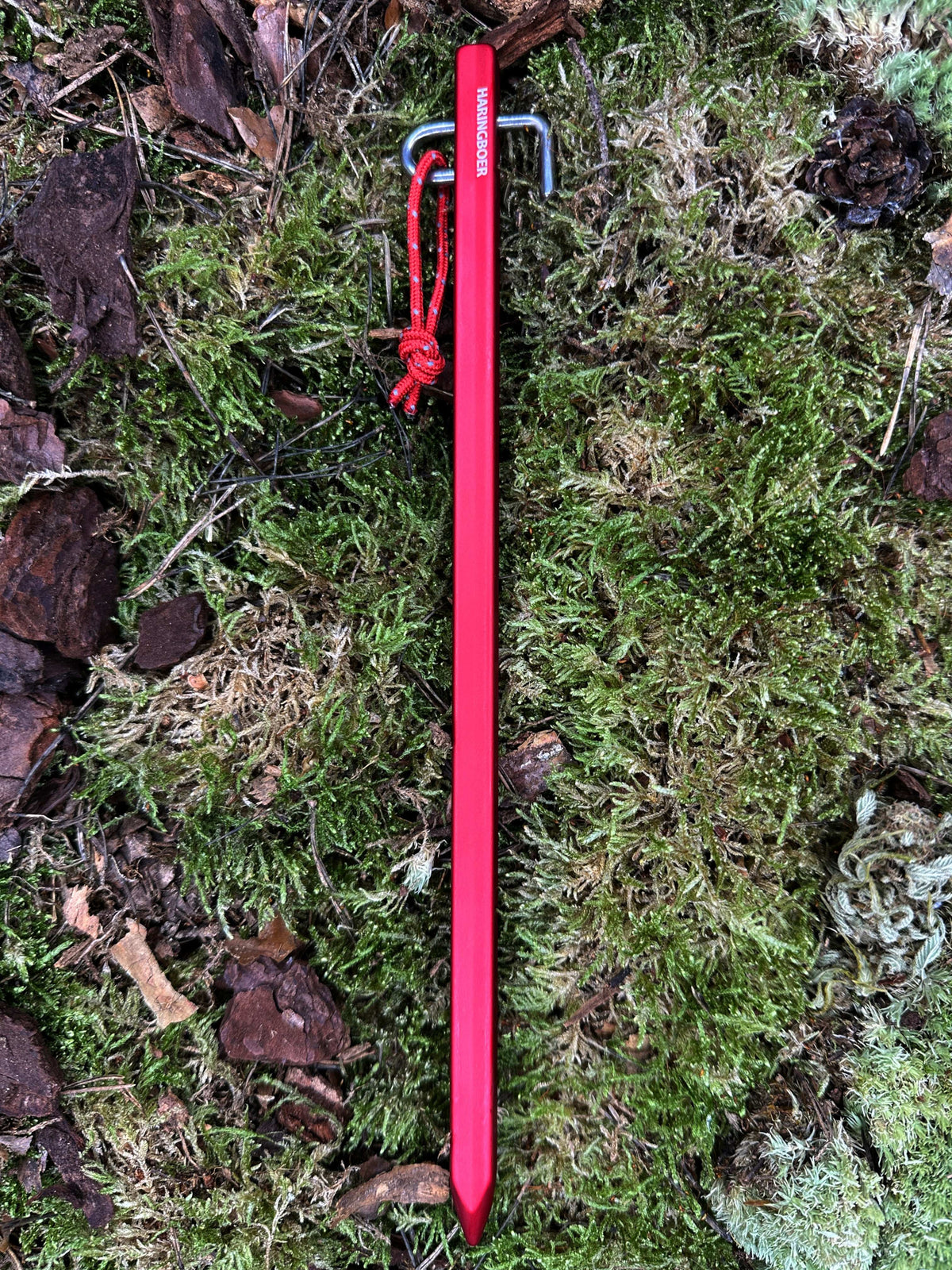 Felshering 26 cm aus Aluminium mit Haken und PegPull im Einsatz beim Camping