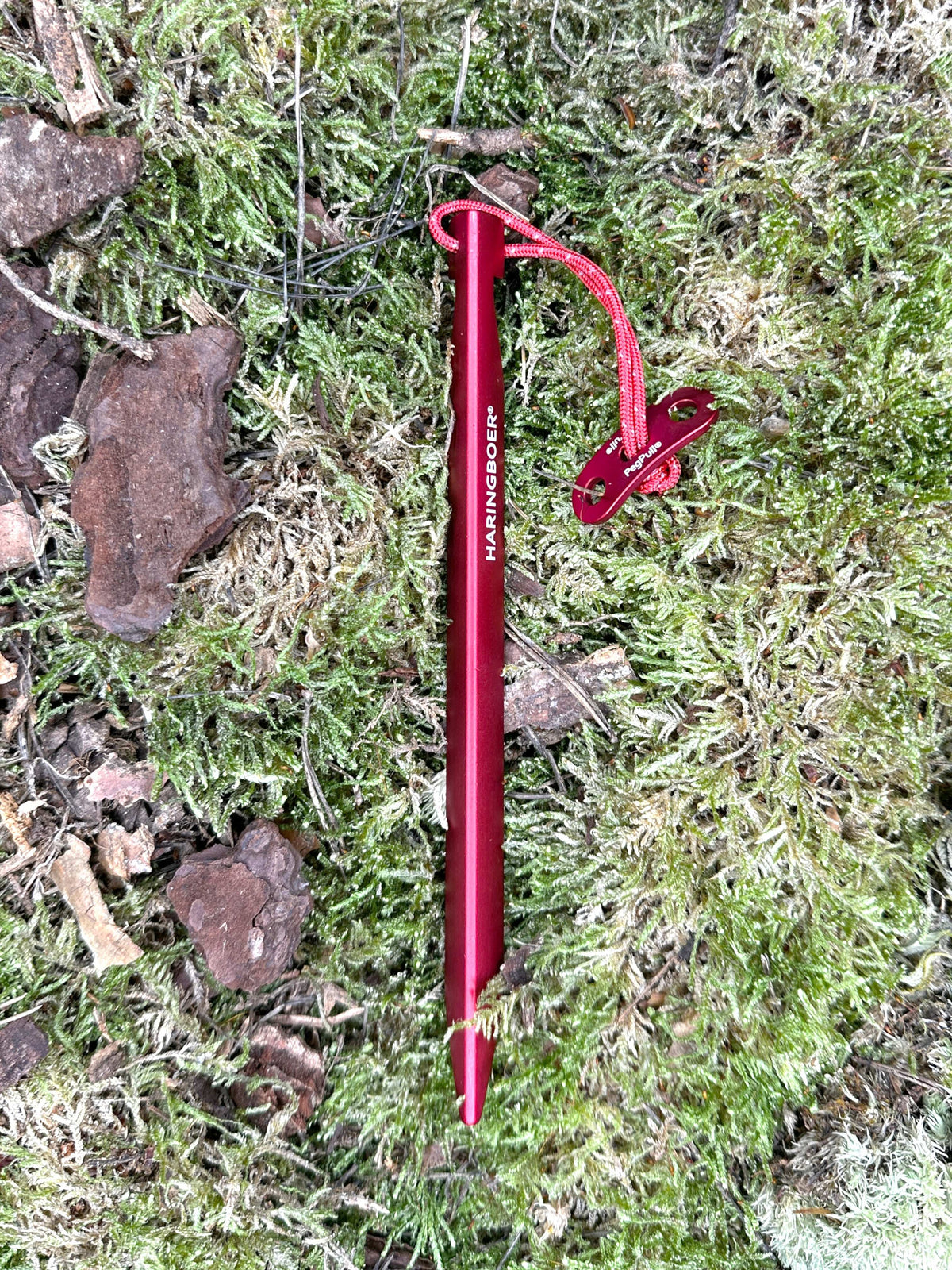 V-Hering 16 cm aus Aluminium mit PegPull im Einsatz beim Camping